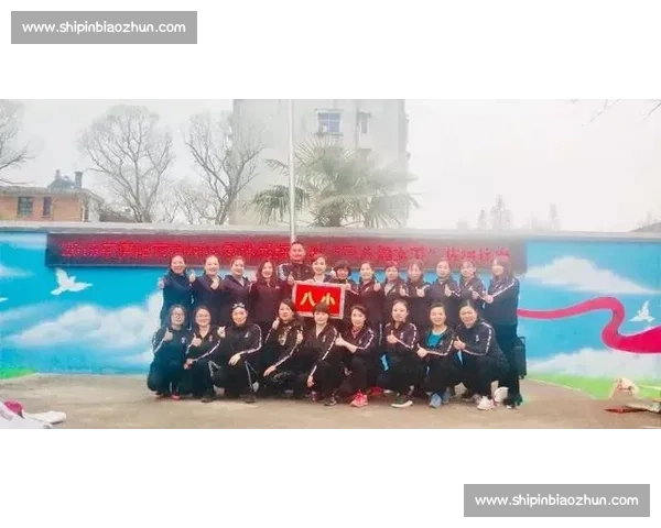 欢声笑语中拔河竞技,团队协作与力量的完美碰撞