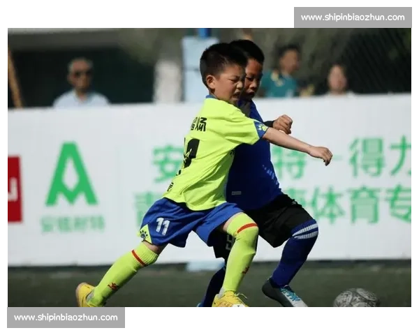 U8足球比赛激烈展开 向未来的足球明星们致敬 U8足球比赛激烈展开 向未来的足球明星们致敬